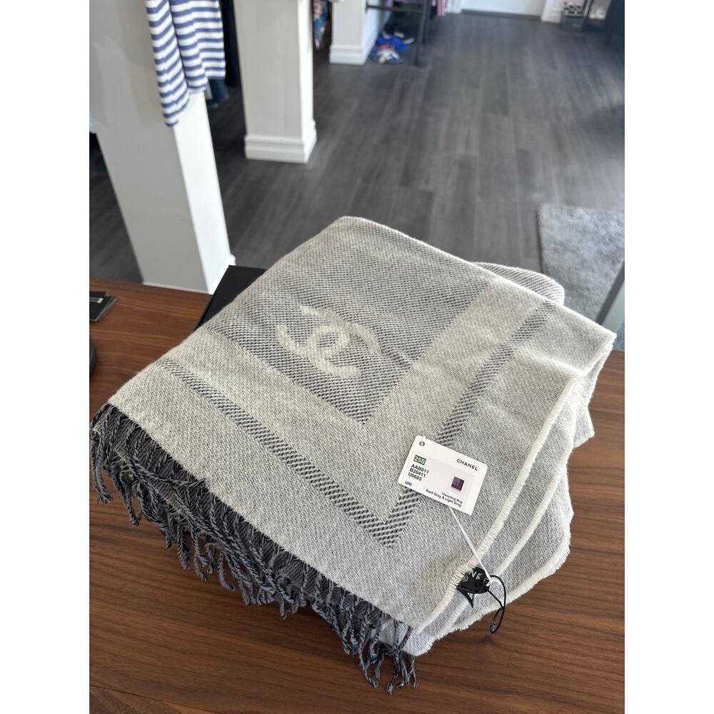 NWT Chanel Traveling Rug Wrap Wool Cashmere Blend